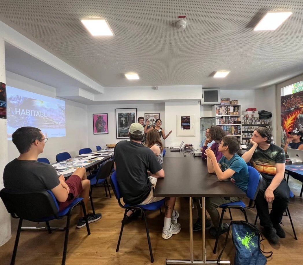 HabitableGame's tweet photo. Es war eine große Freude, am Apocalyptic Game Day teilzunehmen, der von @CAPASHeidelberg an der Universität Heidelberg organisiert wurde. Unser Team stellte den Teilnehmern das Habitable-Spiel vor und hatte viel Spaß beim Spielen. #hsw23 #wj23 #wid #UnserUniversum https://t.co/MMiZOJu9eA