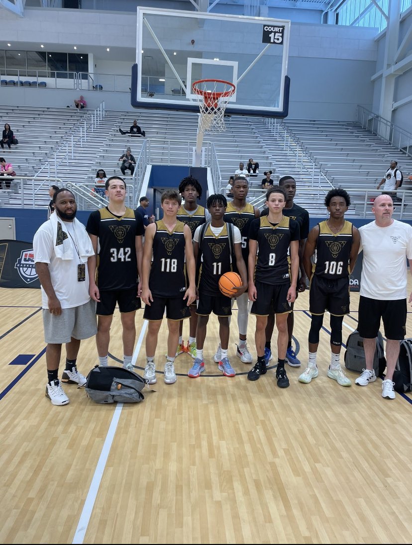 Had a good weekend as a team going 5-1 @TheCBBAcademy learned a lot and most importantly got better! @BN_Hoops @BeastUpBasketb1 #CBBAcademy