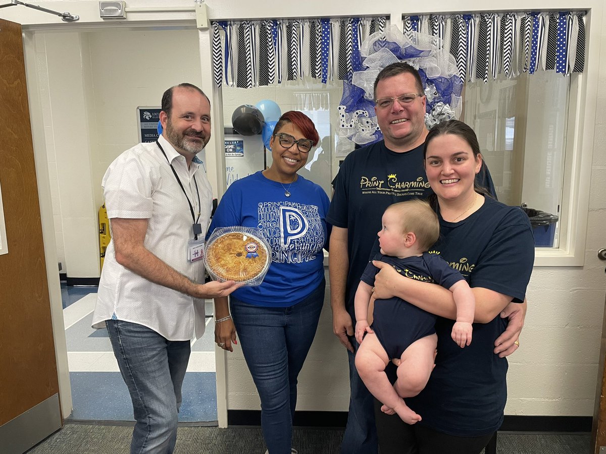 Thank you <a href="/printcharming/">Print Charming</a> for bringing us treats to start our year! <a href="/HenryCountyBOE/">Henry County Schools</a> <a href="/SparkleTSmith/">Sparkle Smith</a> <a href="/LGE__HCS/">Locust Grove Elementary School</a>