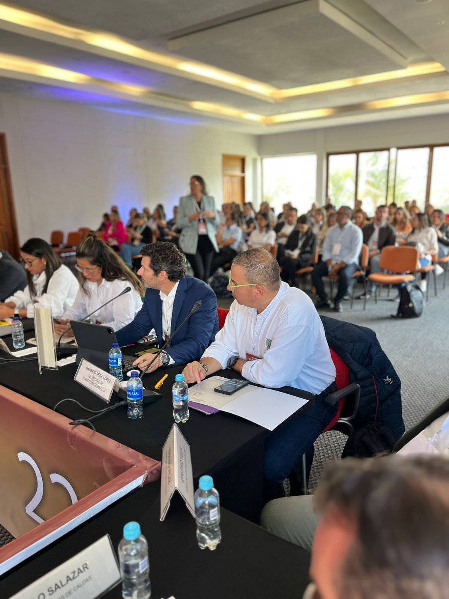 Gob_Risaralda's tweet photo. 💪🏼 Hoy participamos en #RetoRegiones #RutaEjeCafetero de @Prisamediaco destacando las acciones e inversiones para reducir brechas sociales y fortalecimiento de la competitividad a través de infraestructura. #RisaraldaTerrirorioEnOrden
#RisaraldaSentimientoDeTodos https://t.co/ifYA0Vy7TV
