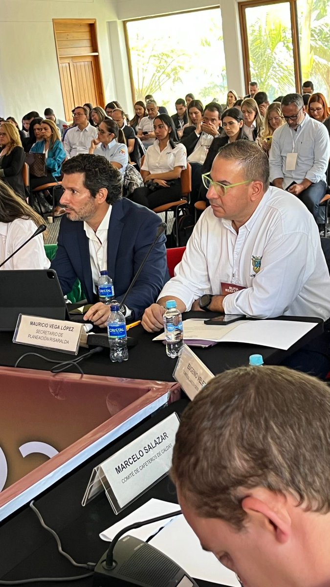 Gob_Risaralda's tweet photo. 💪🏼 Hoy participamos en #RetoRegiones #RutaEjeCafetero de @Prisamediaco destacando las acciones e inversiones para reducir brechas sociales y fortalecimiento de la competitividad a través de infraestructura. #RisaraldaTerrirorioEnOrden
#RisaraldaSentimientoDeTodos https://t.co/ifYA0Vy7TV