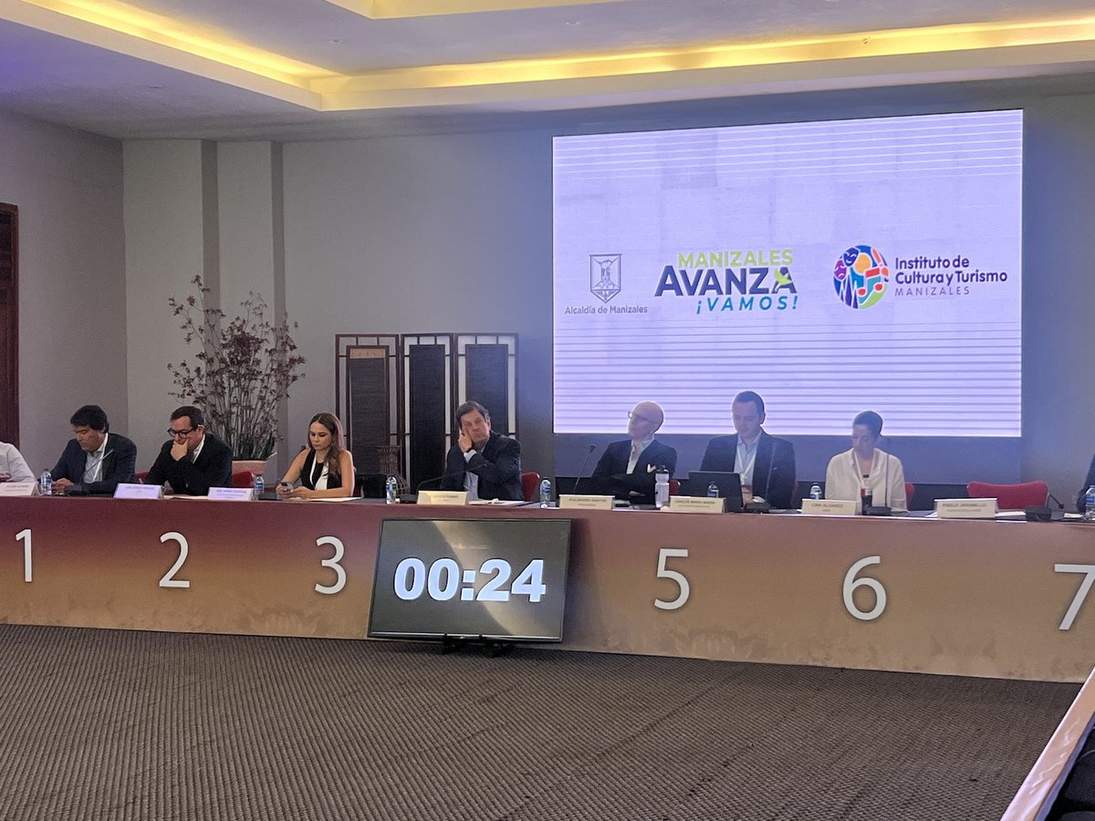 CCManizales's tweet photo. Participamos en la conversación con actores del Eje Cafetero acerca de los retos que tenemos en temas como: infraestructura, inversión social, dinamizadores de empleo, entre otros.

#RetoRegiones
@CaracolRadio https://t.co/oB5bufpZko