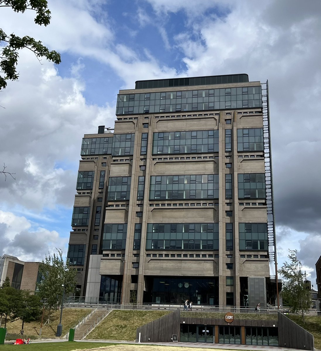MedsManPharm's tweet photo. Particularly love this building but can’t pin down why. https://t.co/aqOCrRKU4r