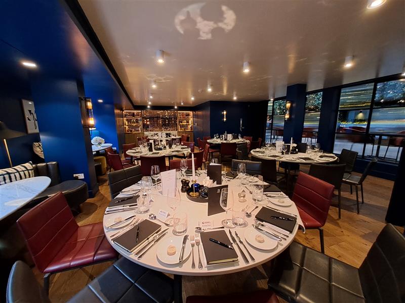 Last night we held an event at The Marylebone Hotel in London. Acclaimed psychologist and published author Dr Jamie Weiner and his co-author Russ Haworth shared their knowledge on pressures felt by children of prominent parents. It was a great night had by all!