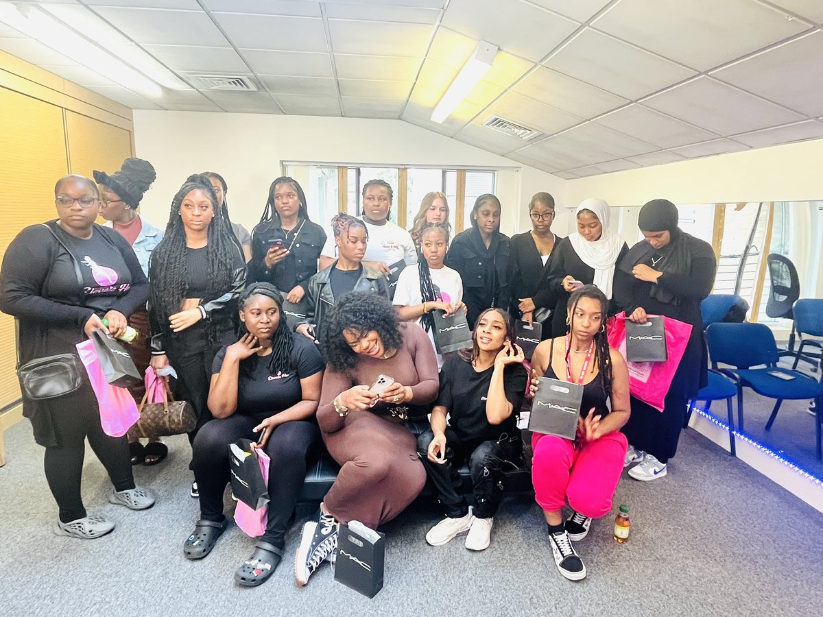 Shoutout to <a href="/MACcosmetics/">M•A•C Cosmetics</a> for the free products gifted to us during our make-up empowerment workshop.
It’s great to see a brand that not only cares about beauty but also about giving back to charities and empowering young girls from marginalised communities.💄 #maccosmeticsuk