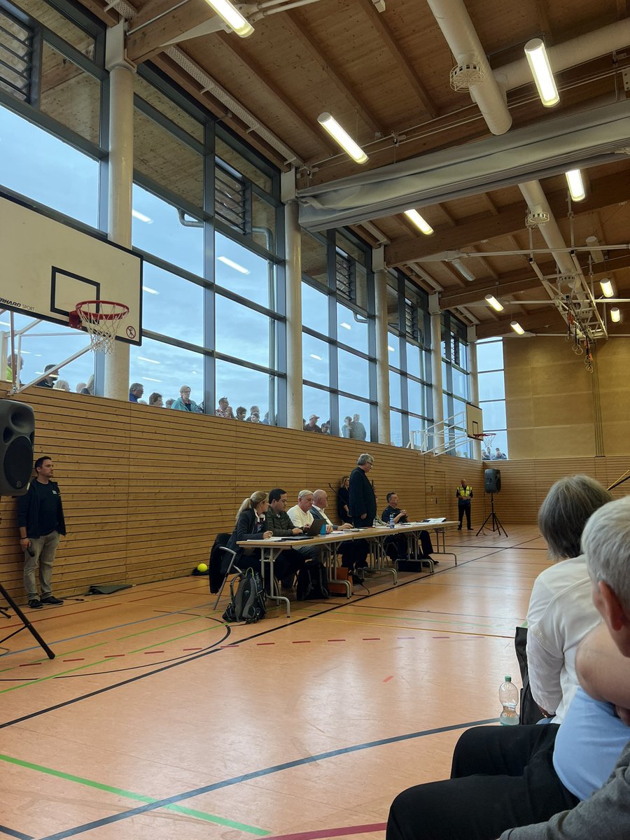 B_Treuheit's tweet photo. Ich bin sprachlos. Regierung und Landkreis verhöhnen die Bevölkerung und stellen Sie vor vollendete Tatsachen. Das #Volk sagt nein zum #Asylheim in #Zirndorf! Am 08.10. werden die #Altparteien ihr #blaueswunder erleben. Holt euch eure Stadt zurück! #AfD #Migration https://t.co/si4MXhYEwF