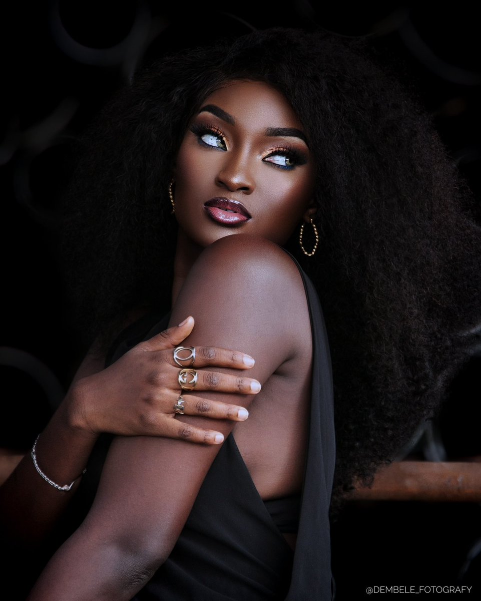 AdjafatouFall1's tweet photo. The new black🖤🖤💥♥️🔥 bon week-end les amis #senegalaise https://t.co/rUOoTtlxbI