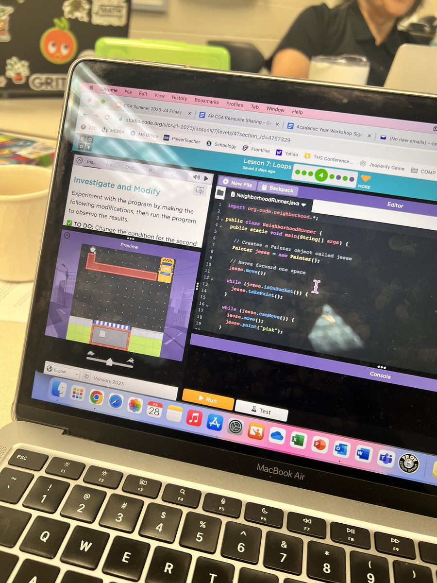 ritchiebiology's tweet image. Finishing up spending the week in GR learning computer science with @codeorg at #TeacherCon2023 What an inspiring week 💻💡🤖 #MiSTEM