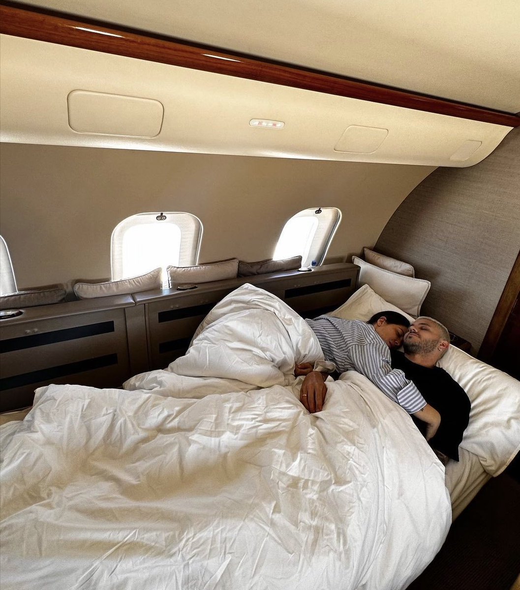 FootballASMR's tweet photo. Wanda Nara: "Evimize giden uzun bir yol. ✈️🇹🇷" https://t.co/0JnuJnXyXF