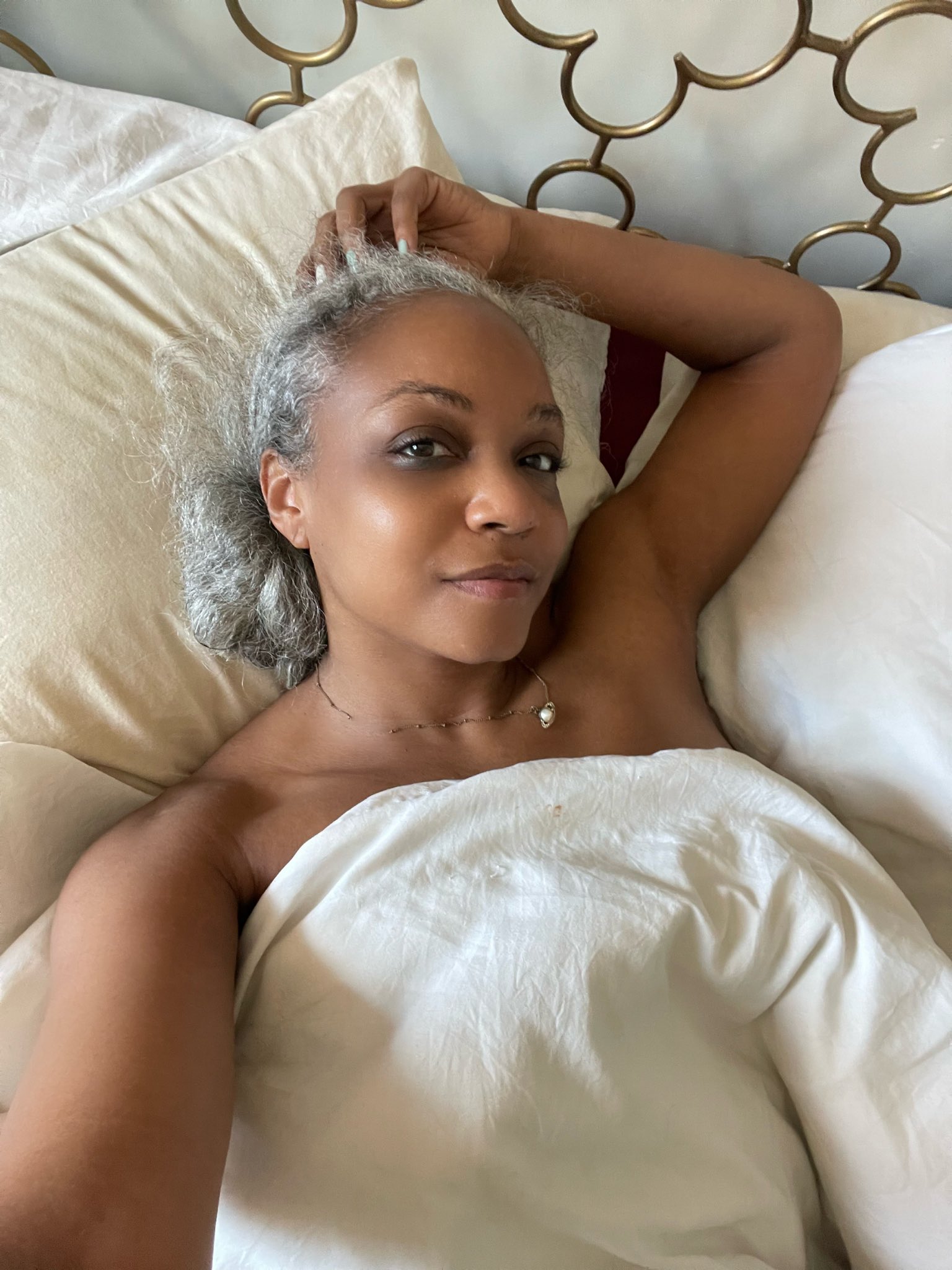 Sinnamon Love 🟣 | NYC #linkinbio on X: Heading to lay out on the roof  since I my work flow is keeping me from the beach today. You can help by  buying