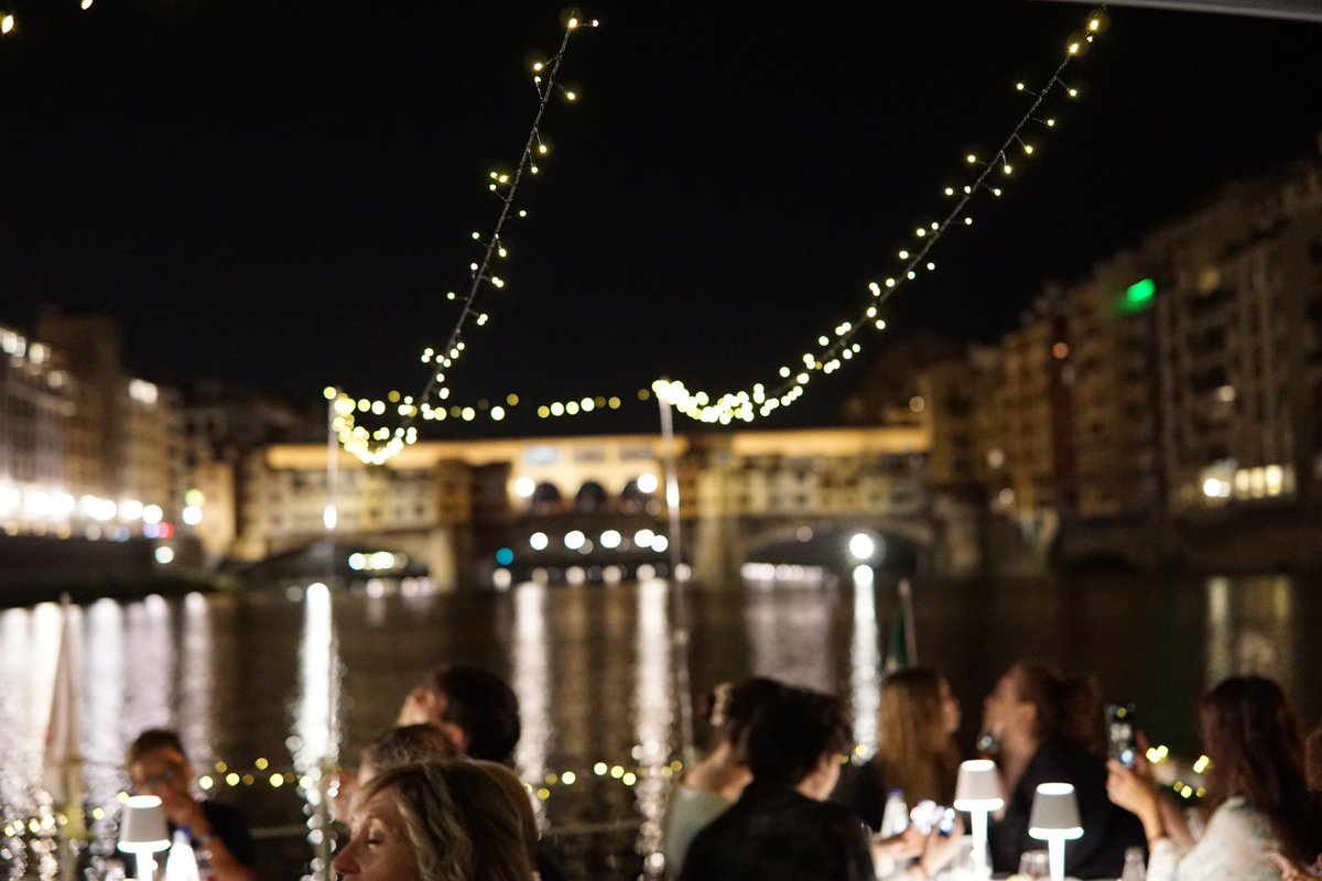 Cena sull’Arno, in navigazione sotto Ponte Vecchio: effetto WOOOW, una serata magica…