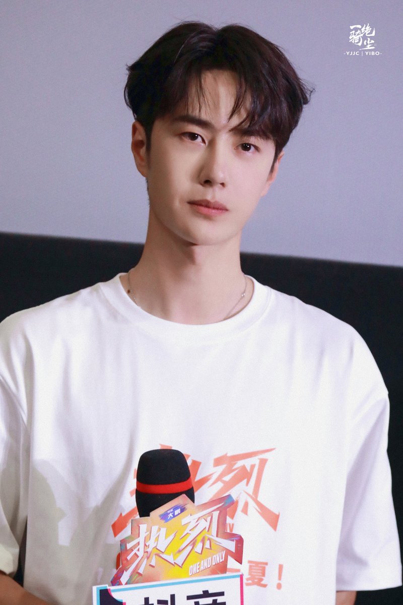 LunaMiu3's tweet photo. 💚 #WangYiBo #BoBeautiful 💚
Cục bông mềm mại 😍😚💚
Nhất Kỵ Tuyệt Trần chụp Bo đẹp lắm ấy 😍💚 https://t.co/RCjjWItpDV