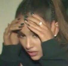 angelsavenuee's tweet photo. @iamarianavibez oh sweet jesus i thought that was a di- https://t.co/nglDAx2x4e