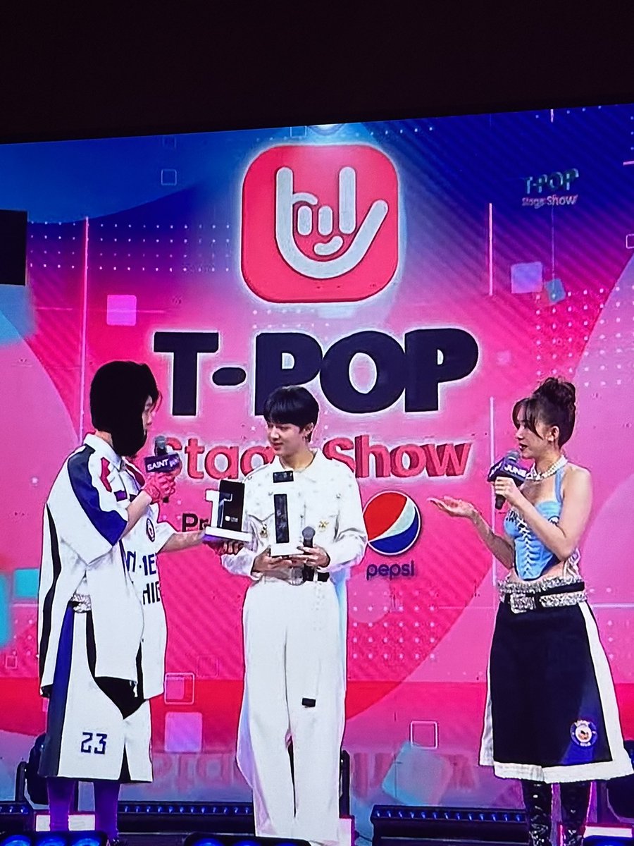 GoodMemoriesDMD's tweet photo. หมอนอิงฉ่ำมาก แอดลิบแบบใหม่ไปเลย ใครดูบ้างน้า ขอบคุณที่โหวตและฟังเพลงหมอนอิงจนน้องหมอนอิงและแสงรวีได้รางวัลด้วยน้า
#TPOPStageXนุนิวหมอนอิง https://t.co/m02PnX2tFa