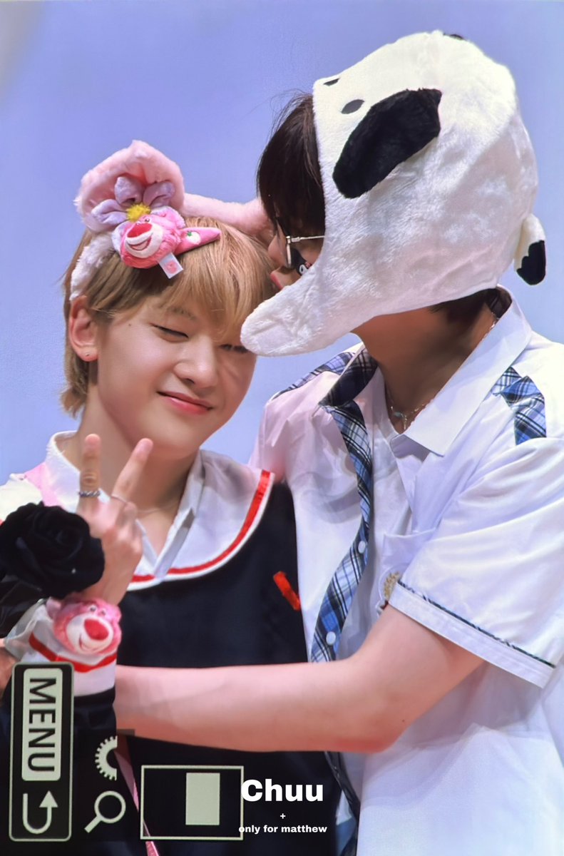 0528_chuu's tweet photo. 230728 뀨튜즈 개욱겨ㅠㅋ 나 영화관에서 이러고 줄서있는 칭구들 본적 있는 것 가튼데;;
#석매튜 #김규빈 #제로베이스원
#ZEROBASEONE #ZB1 https://t.co/Qm0OEpNkLg