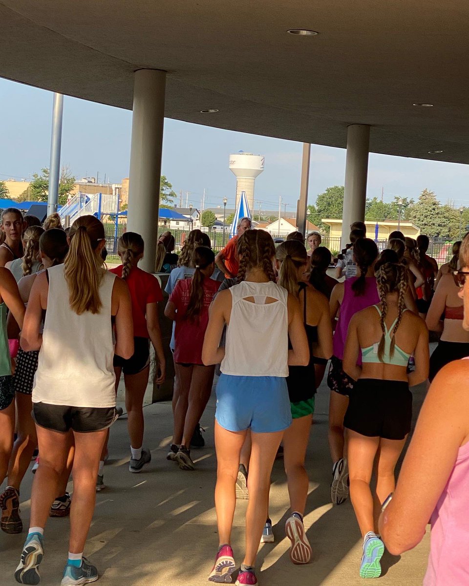LHSWarriorsXC's tweet photo. Four Lebanon Warriors are representing the cross country team at a women’s running clinic at Minster High School. The day long clinic has 200 + female runners from all over the state of Ohio. #WarriorPride #FIRSTclinic #GoingBeyond #WeLikeGoingFast https://t.co/vDcd1uVv5b