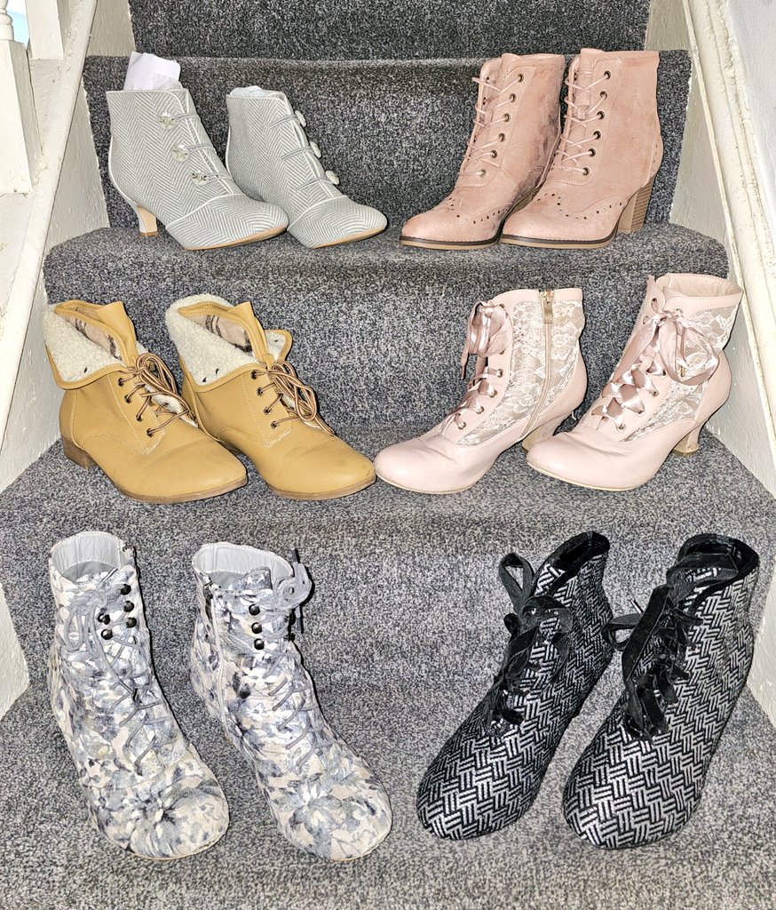 HayleyEvans1987's tweet photo. My husband thinks I have an addiction to @joebrowns
He gave me an ultimatum.
#JoeBrowns or him?...
I was absolutely heartbroken packing everything up π
I'm sure gonna miss the husband... π€£π€£
Now I have room for more π
Every cloud and all that!
#Boots #ComfiestBootsEver https://t.co/Hv0f4cvvPP