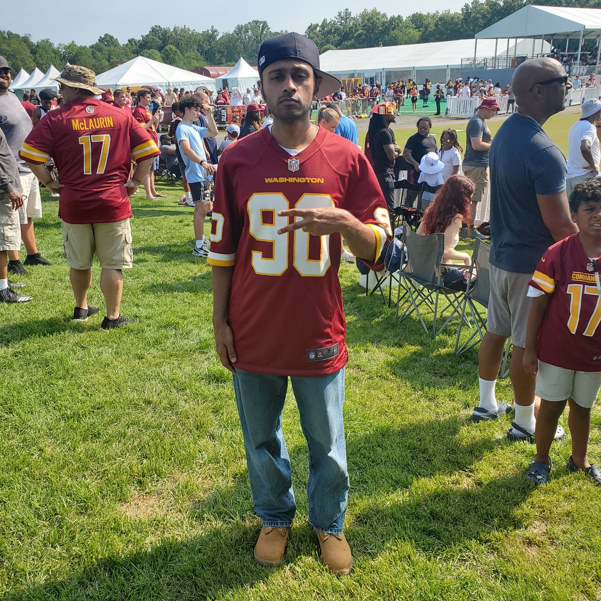 jeevzb90's tweet photo. Pulled up to the Washington Commanders Training Camp Day 2 π #jeevzb #washingtoncommanders #nfl #football #dmvsportsfan #orthovirginia #commanderstrainingcamp #ashburnva https://t.co/TPPQLnOkoR
