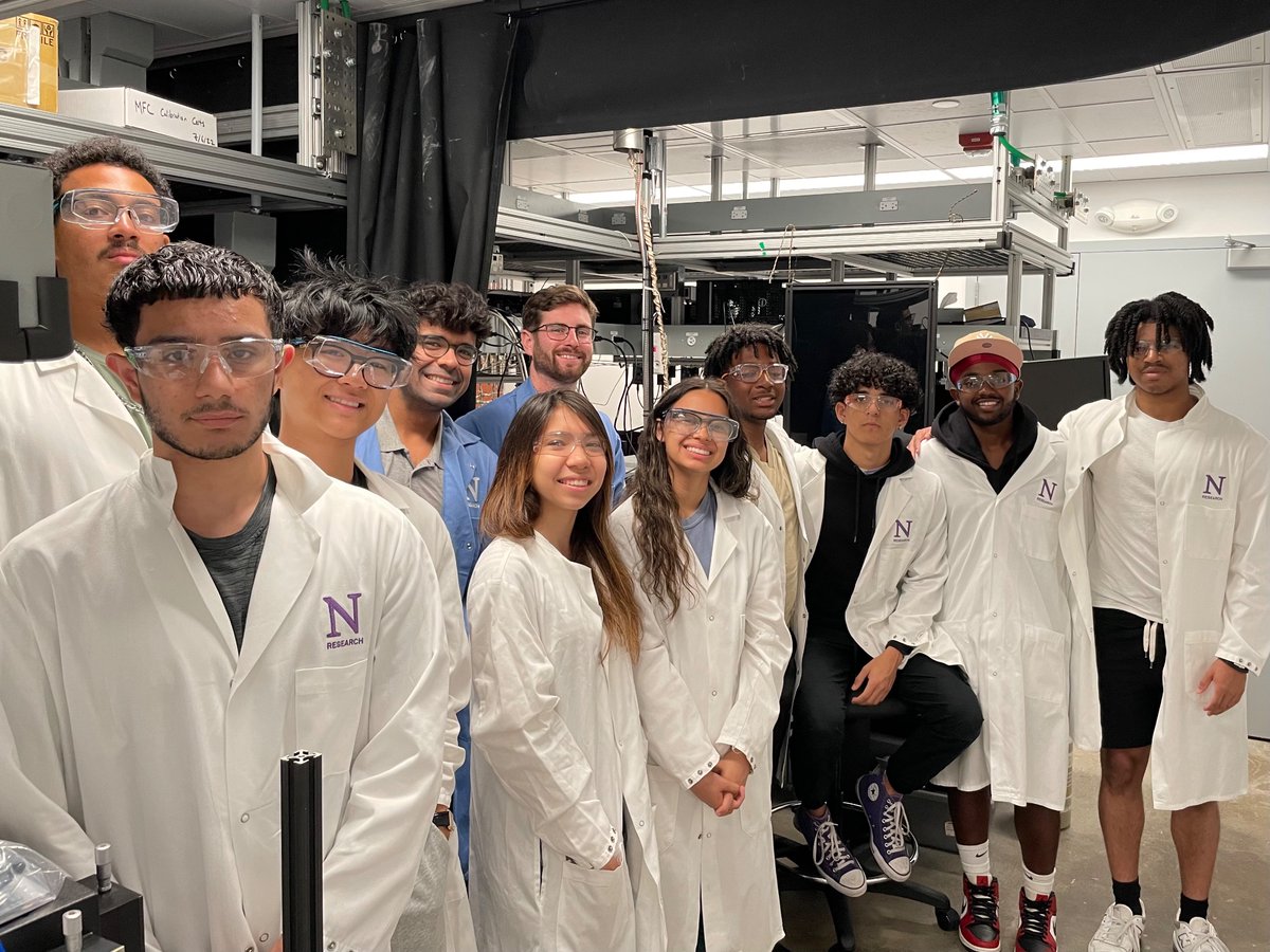 alltherayj's tweet photo. This week the Swearer Group had students from the @NorthwesternEng EXCEL program tour the lab! We discussed all the exciting things happening in #nanophotonics and #plasmachemistry and hopefully inspired the next generation of researchers! @dayne_swearer @nu_chbe https://t.co/yNC0MRUUnm