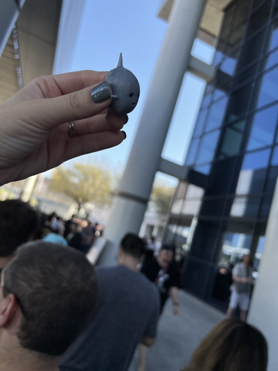 MomoramoraXIV's tweet image. The cult is in line. A very long, long line.