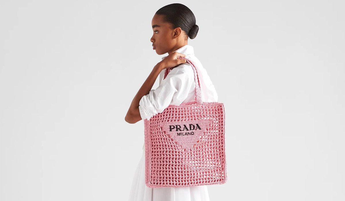 The summer it-bags all have one thing in common: Raffia. Read below on where to find the best Raffia bags for summer on the District blog. miamidesigndistrict.net/blog/entries/1…