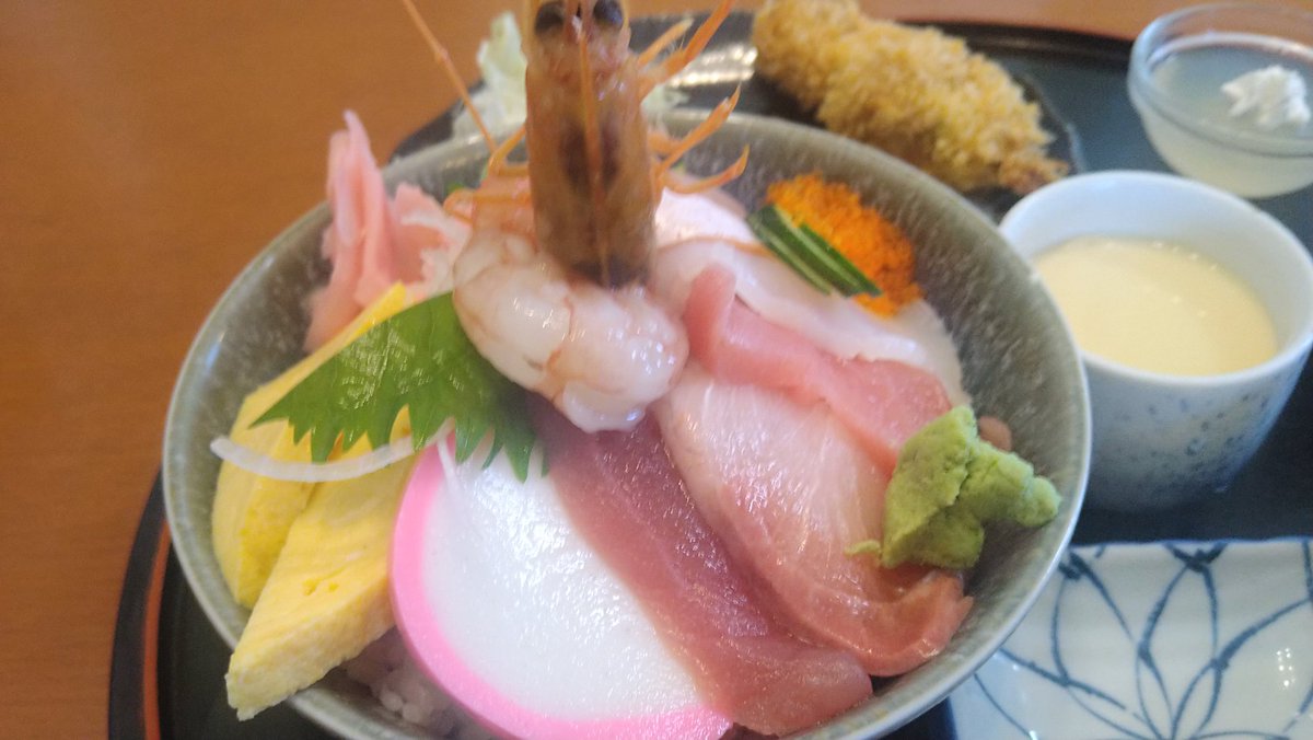 satoru_Cooking's tweet photo. バイク乗りの性か？

バイクで出かけるとつい…

海鮮丼が食べたくなる

埼玉県民です… https://t.co/TTwF25K0Pi