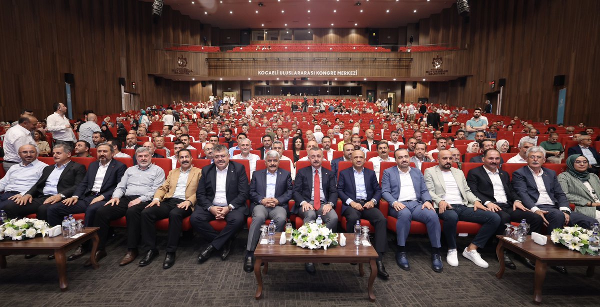 tahirbuyukakin's tweet photo. Geçtiğimiz günlerde kamuoyu ile paylaştığımız 4 yıllık yerli yerinde eser ve hizmetlerimizi, bugün de Cumhur İttifakı’mıza sunduk. 

Şehrimizin gelişimine katkı sağlamak ve hemşehrilerimizin yaşam kalitesini daha da yükseltmek için hayata geçirdiğimiz projelerle, birlikte çalışmanın önemini bir kez daha vurguladık. 

Milletimizin refahını artırmak, şehrimizin gelişimine ve kalkınmasına katkı sağlamak için gayretle çalışmaya devam edeceğiz. 

Hizmet ve eserlerimize https://t.co/0iPpMwk9Gf üzerinden ulaşabilirsiniz!