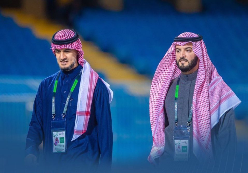 في كل موسم مع فهد بن نافل:
لا نستفيد من الاجانب بشكل كامل
لا نوقع الا مع خيارات بديلة وتسليكية
ثم تخرج لنا مع اول فشل:
"الظروف والاصابات"

كل العالم يعرفون احتياجات الهلال الا ادارتكم ، فريقنا صار قزم بسببكم .. سدوا ثغرات الفريق ولا سدوا حلوقكم وقت الفشل.

#كفايه_خذلان_يابن_نافل