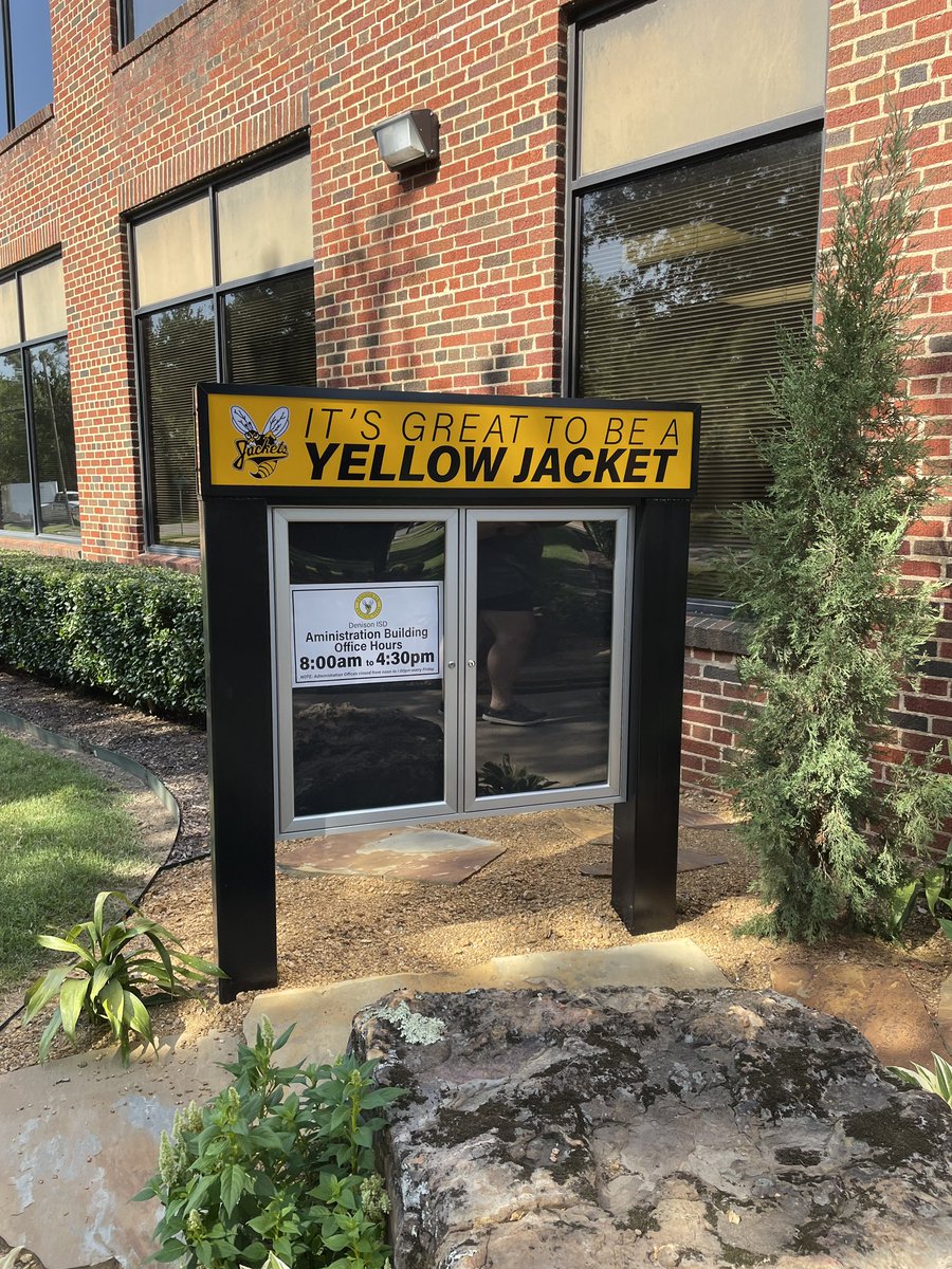 staci_gruhn's tweet photo. Yellow jackets are # 1!! #texans https://t.co/Cu5WUw1Pkz