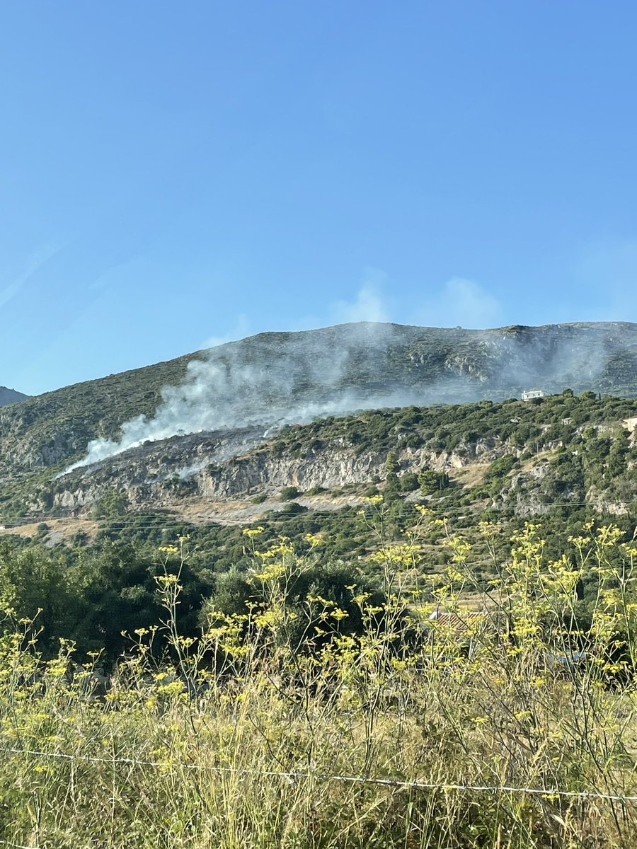 chiaracamell's tweet photo. @likkojinezna Yep, lots of fire trucks attending. Large section of black vegetation https://t.co/cMISi8X7Yu