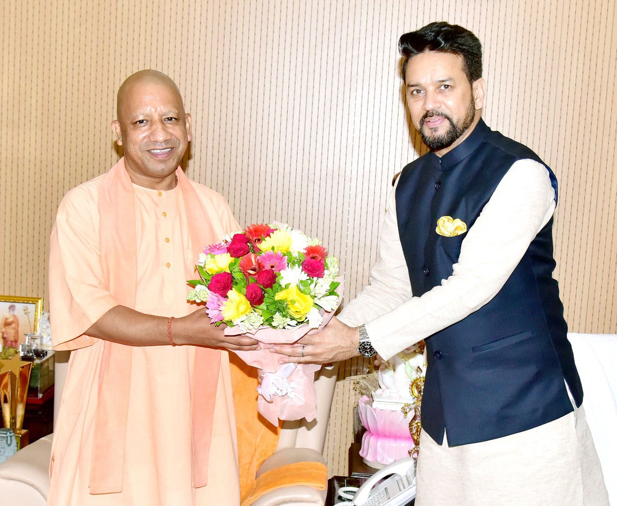 माननीय केंद्रीय मंत्री श्री <a href="/ianuragthakur/">Anurag Thakur</a> जी से आज लखनऊ स्थित अपने सरकारी आवास पर शिष्टाचार भेंट की।