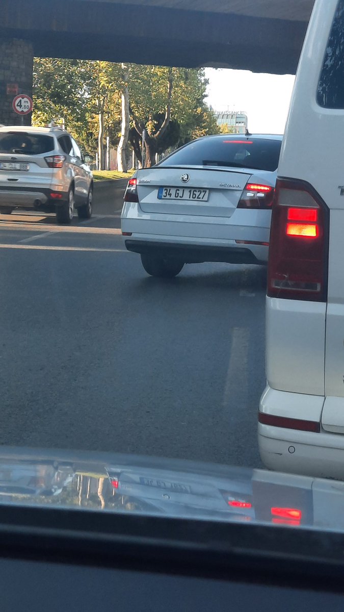 Cuma trafiğinde arkadan gelip araya dalmak , bunun da cezası olmalı #trafik #İstanbul  <a href="/radyotrafik/">Radyo Trafik İstanbul 104.2</a>