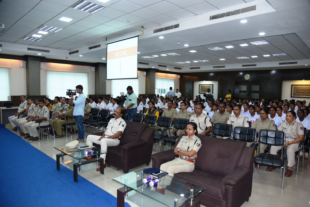 cpbbsrctc's tweet photo. Gastro &amp; Liver Care Foundation in collaboration with Commissionerate Police, Bhubaneswar-Cuttack organising Screening-Cum-Awareness Program for Police Personnel of @cpbbsrctc on the occasion of World Hepatitis Day-2023. https://t.co/raDEZTpPMC