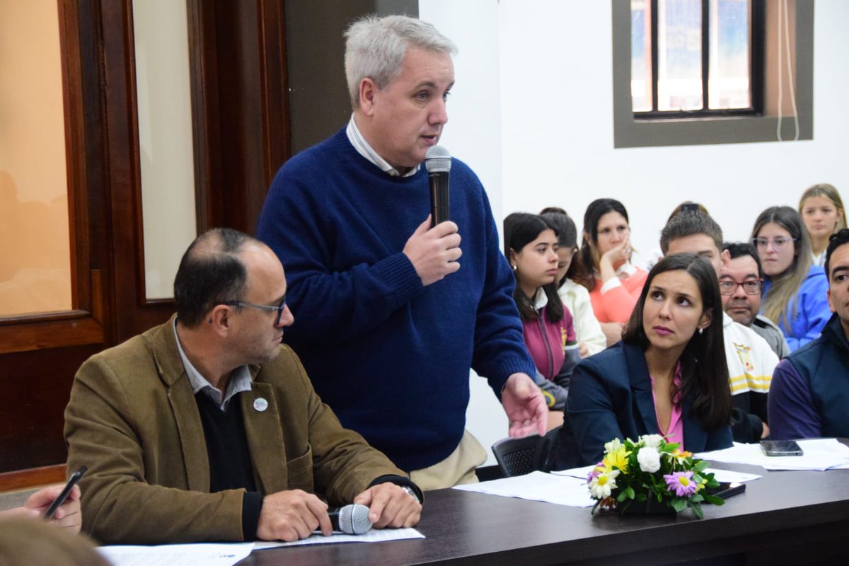 hcdposadasok's tweet photo. #Comisiones
En extraordinaria de Cultura y Educación se escucharon todas las voces que hacen a la tradicional fiesta de los estudiantes posadeños.
El cambio de lugar (llevar a la cascada) es el punto de debate.Sin acuerdo continúa la mesa de diálogo que establece la norma vigente https://t.co/ycCHg9a2jX