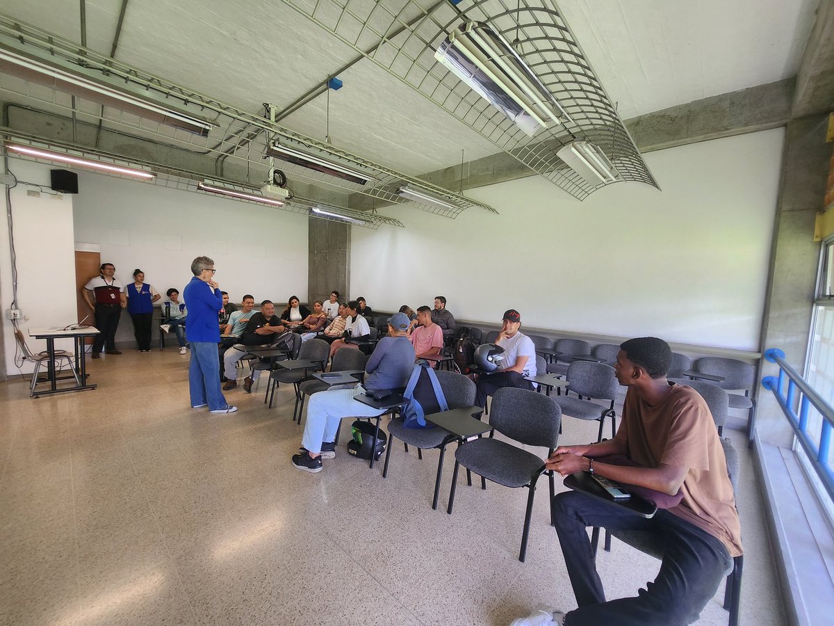 derechousb's tweet photo. Nuestros/as nuevos/as estudiantes. Bienvenidos/as a la Facultad de Derecho y Ciencias Políticas 🥳 https://t.co/4X9eEDsENJ