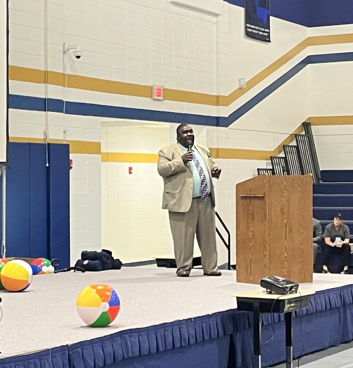 Its_MrPeterson's tweet photo. ✨How excited I was to have one of my mentors: Mr.John H. Wooden  
with us this morning for district convocation! “The irony of failure” was motivating and a clarion call to action. I love when things come full circle! #ProudBearcats #CommittedToExcellence https://t.co/52zSXfavNs