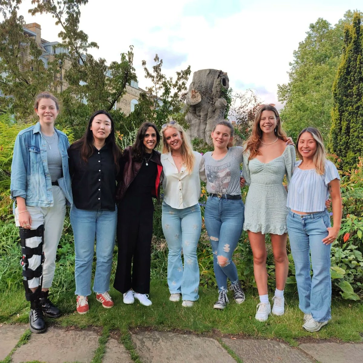BiotechBarron's tweet image. I passed my PhD Viva & am officially a Dr! #firstgen
Thank you to @biochemist_hero for being such an inspirational role model and mentor over the years #womeninstem 
And to the amazing friends I have made in the @BioElSystTech lab 👩🏼🔬💞
@DarwinCollege @cebcambridge @SensorCDT