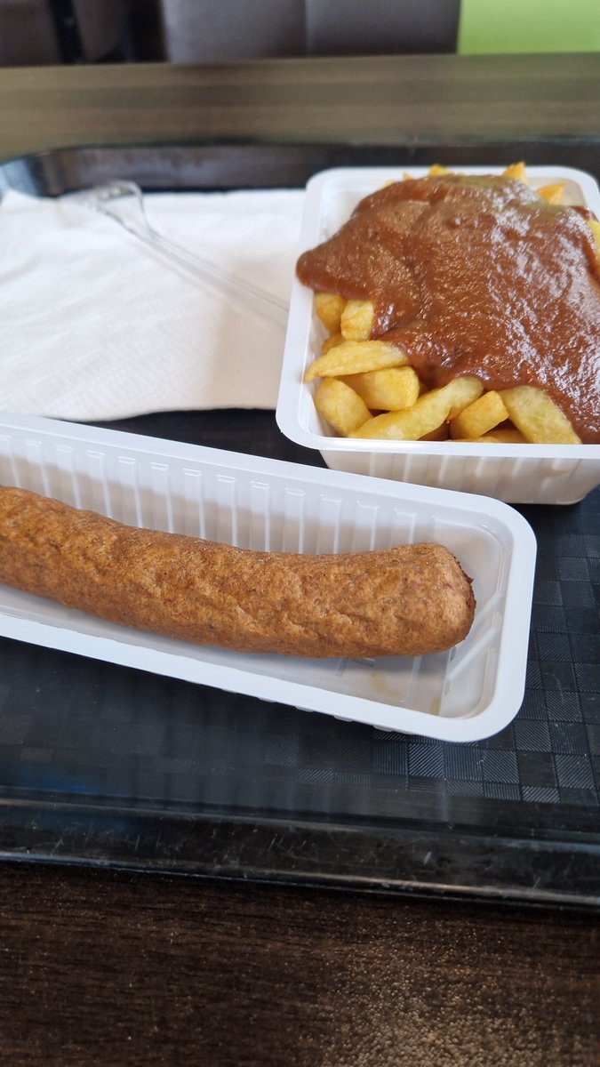mauricewaalboer's tweet photo. Effe gauw eten om dadelijk naar #FranssenFrankenRondeHeerlen te gaan #ffrh (@ friture karel) https://t.co/xbRBGbktcy https://t.co/PyjvQOJoxj