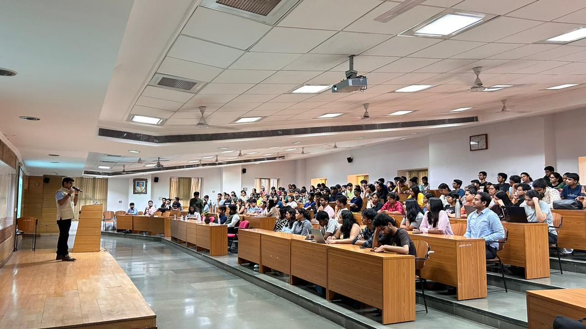 Seminar_RMLNLU's tweet photo. in the Oxford University. He was the man behind the Supreme Court Judgement on Live Streaming of cases. In the approximately 2-hour long workshop, he elaborated upon every stage of researching and writing that one necessarily encounters. https://t.co/fbQ18BMjzV