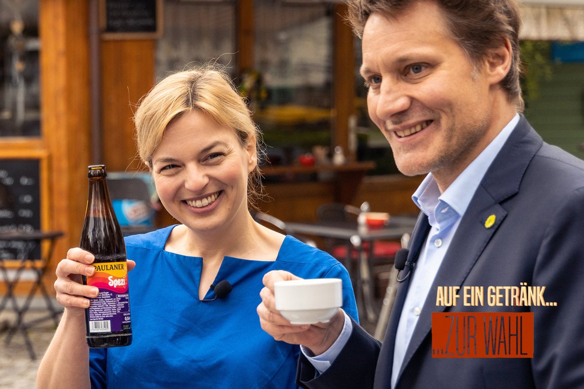 „Ein Getränk zur Wahl“ - heute 4/5 mit <a href="/KathaSchulze/">Katharina Schulze</a> &amp; <a href="/LudwigHartmann/">Ludwig Hartmann</a> - Spitzen-Duo <a href="/Gruene_Bayern/">GRÜNE Bayern</a> im Gespräch mit Kilian Gumpp, KLJB-Landesvorsitzender🎬 - Nächste Woche <a href="/Markus_Soeder/">Markus Söder</a> 📷 #wahlzeit #ltwby23 youtu.be/HzbKHlBkKLU