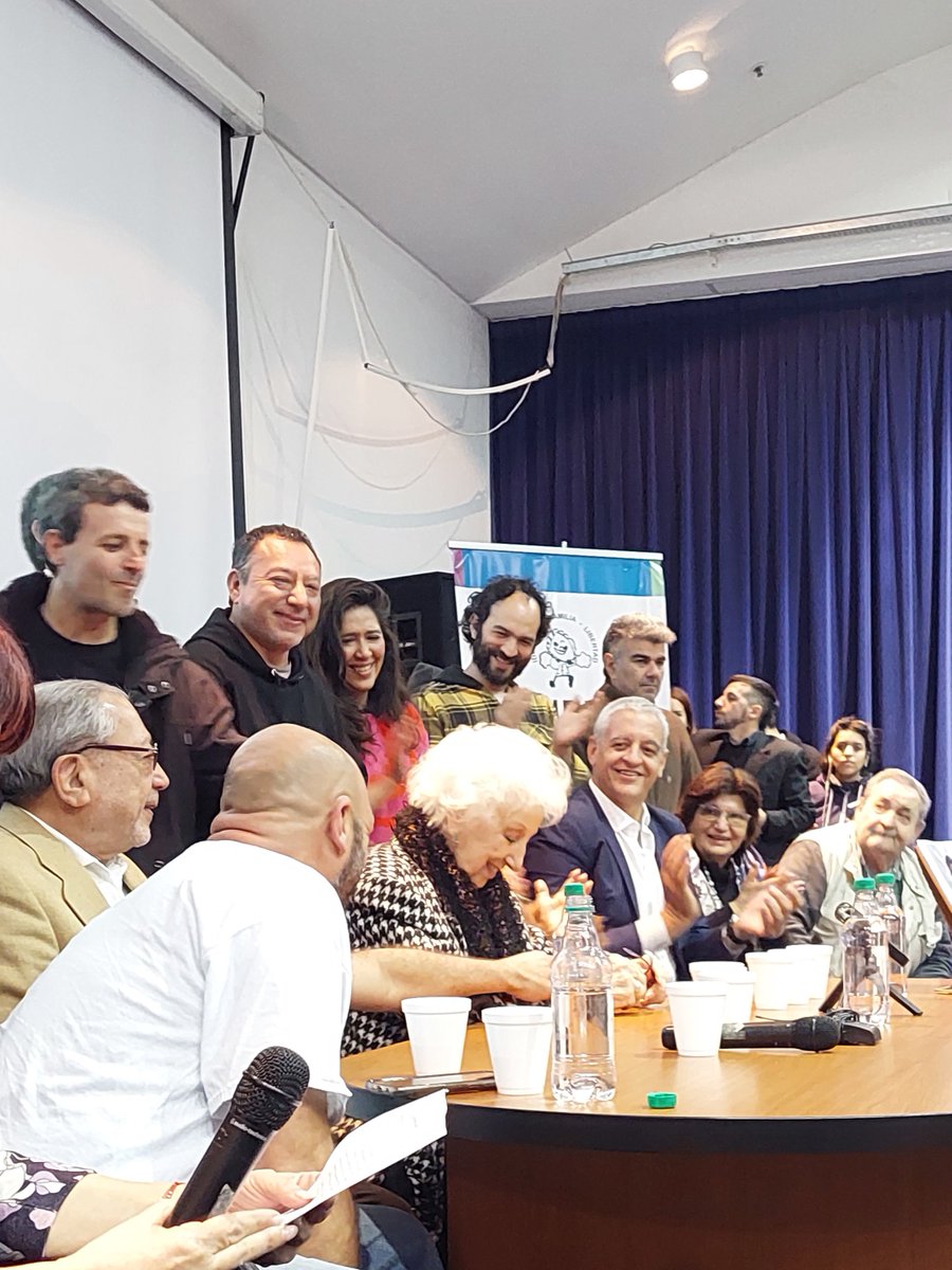 "Encontramos al hijo de Cristina Navajas y Julio Santucho, el nieto de la Abuela Nélida Navajas", lee Estela de Carlotto y el aplauso en la sala es interminable
#Nieto 133