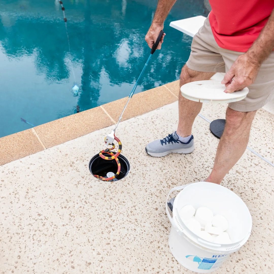 SwimPoolThings's tweet image. Say goodbye to getting your hands dirty, and hello to a cleaner, safer pool with SKIM BUDDY! Whether you need to clean your pool&apos;s skimmers or pick up chlorine tablets, this tool makes it easier to do it all.