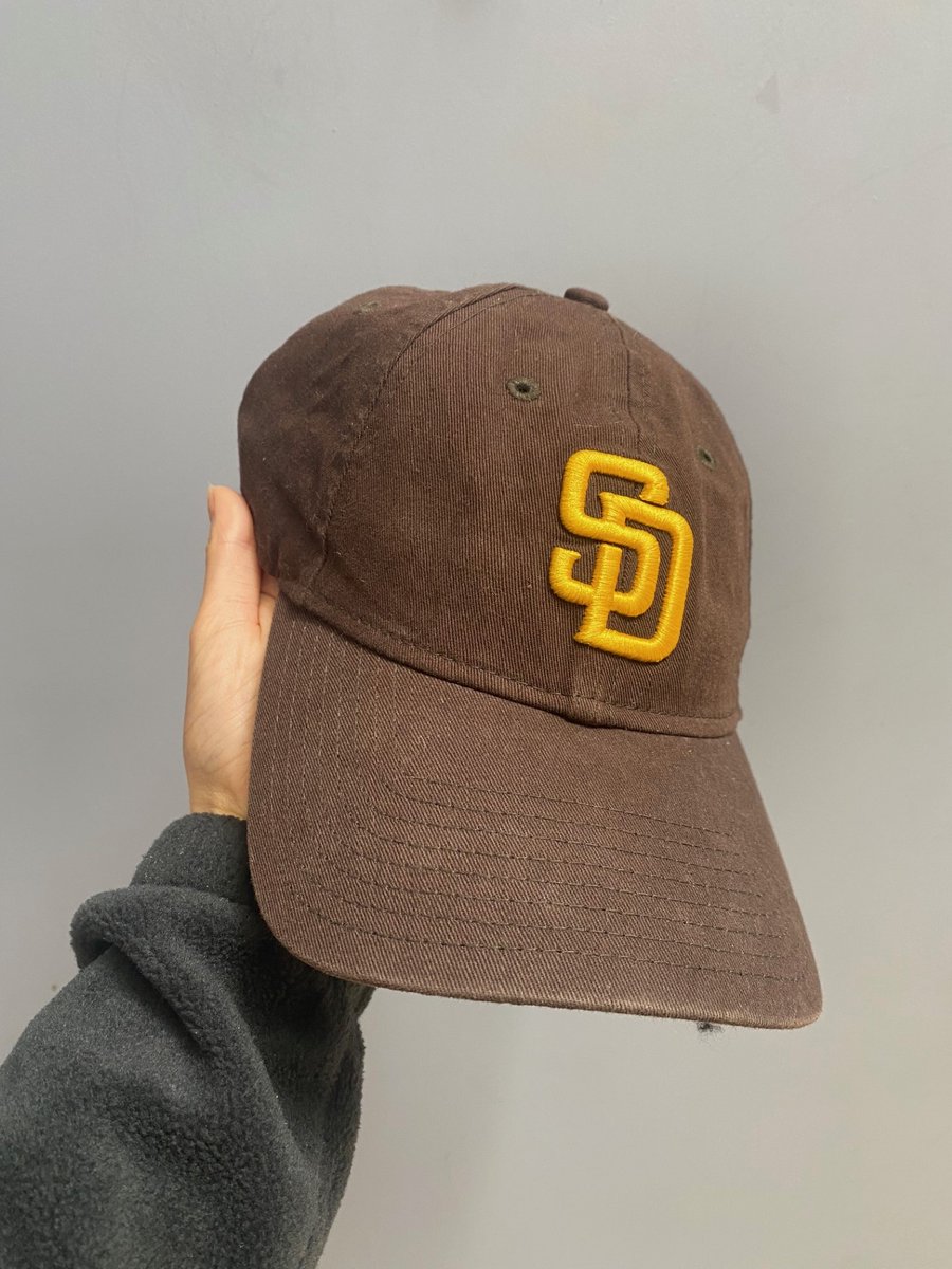 goodwillsd's tweet photo. Let’s go @Padres! 👏🔥 Gear up for baseball season this summer with #GoodwillSanDiego ⚾🌭 
#SDGoodwill #MakingGoodHappen #Padres #SDPadres #SanDiegoPadres #PadresBaseball #SanDiego #FriarFaithful #Baseball #BaseballSeason #MLB #MLBTeam #7thInningStretch #Summer https://t.co/PPy3RBFUXQ