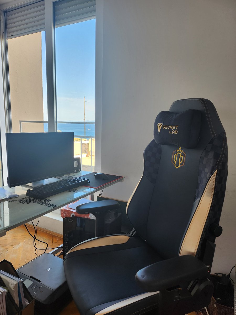 I've got the great #secretlab chair for the future online events at chess.com, but first, Fide World Cup in Baku!