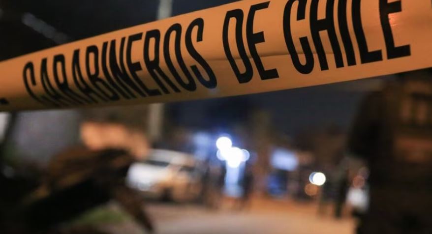 latercera's tweet image. Encuesta CEP: un 50% está a favor de suprimir las libertades para controlar la delincuencia