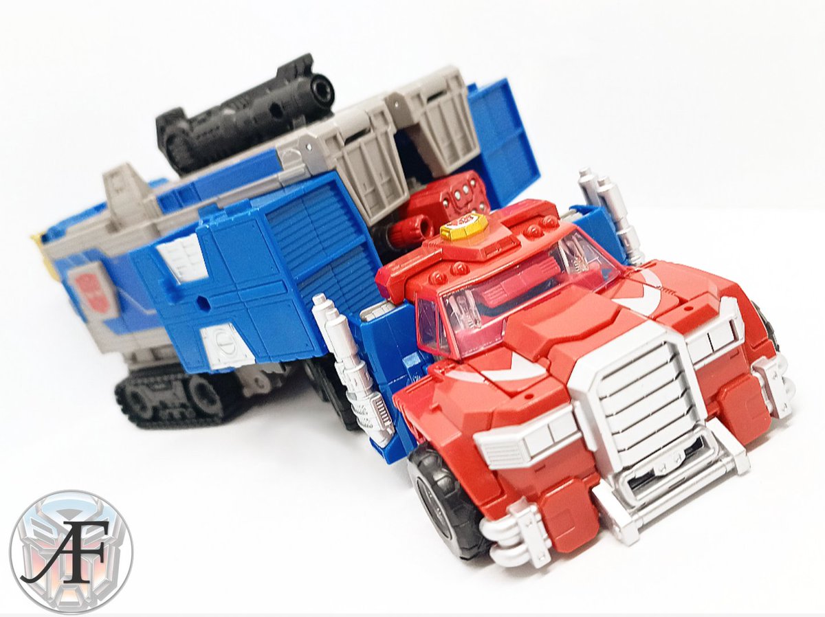 ArrowFyre's tweet photo. There's going to be Armada!
Commander Class Armada Universe Optimus Prime 📷
#Transformers #Autobots #Armada #OptimusPrime #CommanderClass #toyphotography https://t.co/t6TFeeekUX