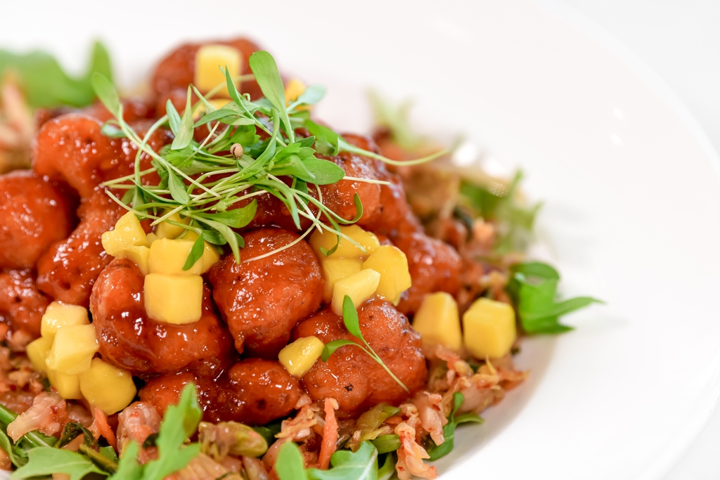 surfingdeer_'s tweet photo. Things that make you go 🙊 "That sh*# is 🔥"

Surfing Deer "KFC" --> [Korean Fried Cauliflower]
Gochuchang glaze | house kimchi | mango

Don't wait on this one, guys. You're gonna wanna come get it, like...now. #youneedthis #youdeserveit #yourewelcome #SurfingDeer  #FabulousFood https://t.co/zVhzEahXnt