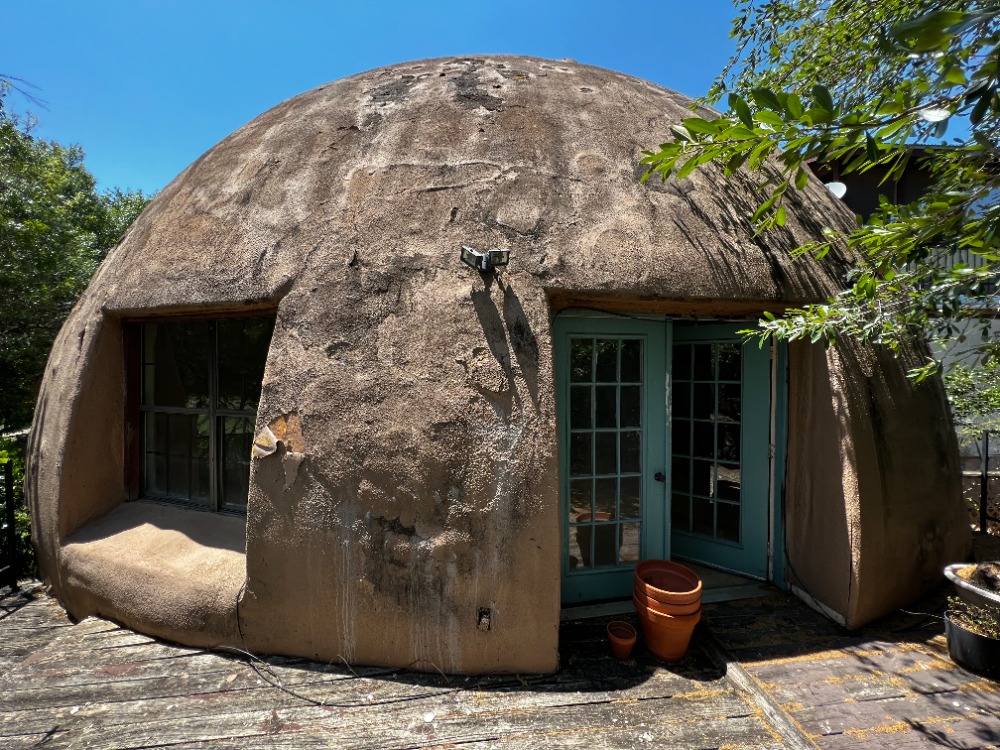 AdamInAustinTX's tweet photo. This unique Lago Vista property was CHEAP! The spacious 3 bedroom, 3 bath Dome house was nestled on a golf course too! #Austinflip #78645 #Austinfixerupper #RealEstateInvesting #FixAndFlip #FlippingHouses #InvestmentProperty #Fixerupper #adaminaustin #adaminaustintx https://t.co/7nDG1mBEX1