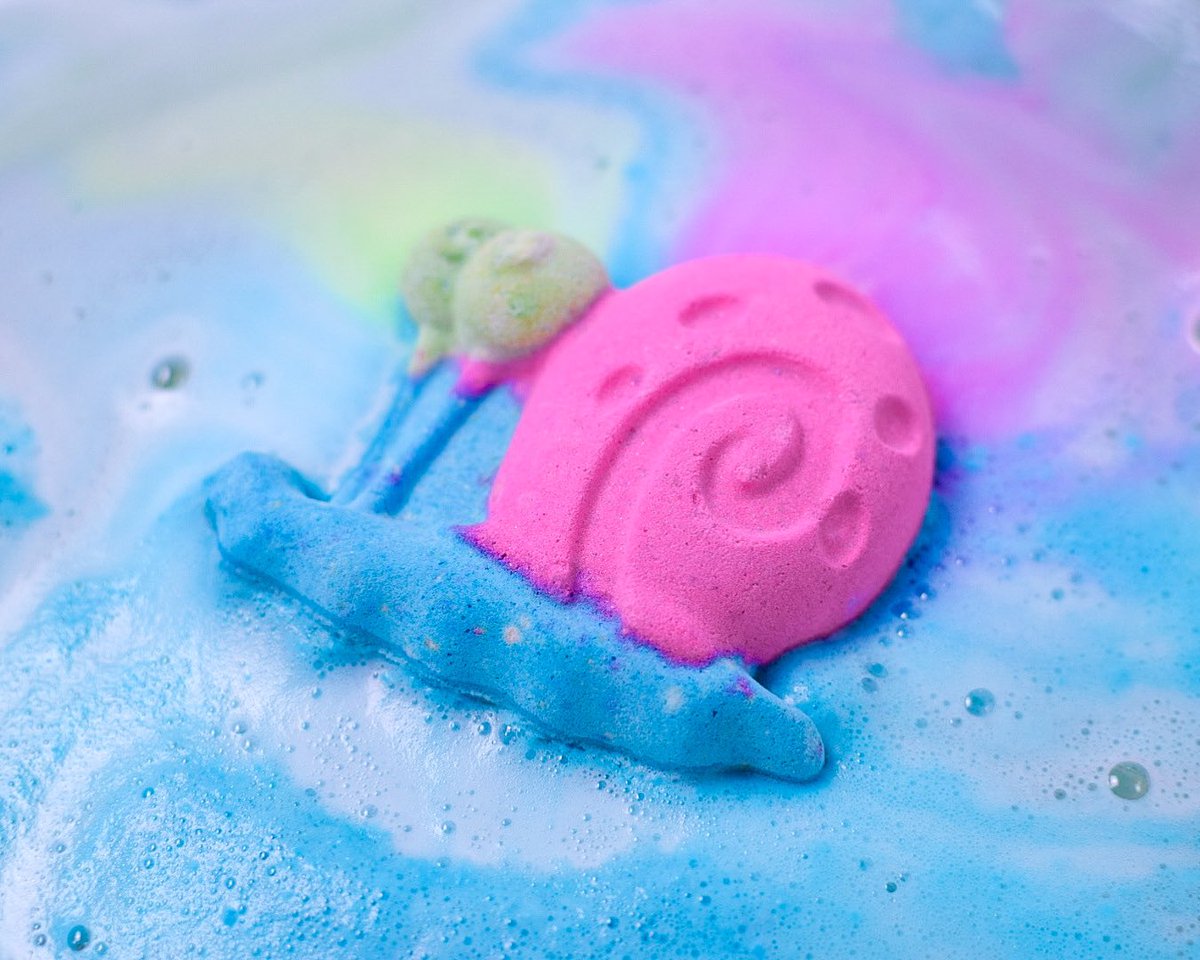glitterybaths's tweet photo. Gary The Snail bath bomb from this month’s @LushLtd x @SpongeBob themed Kitchen subscription box 🐌💗🫧

#LushCommunity #SPONGEBOBXLUSH https://t.co/WuAEGSo5Hv