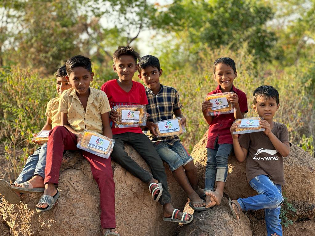 Benefit_Mankind's tweet photo. 🥘 Embrace the spirit of giving in Sri Lanka with Weeklyfeed! 🇱🇰 Join hands to provide nutritious meals and hope to those less fortunate. Together, we can create a brighter future. Learn more and get involved: https://t.co/fQN74gqljL #Weeklyfeed #SriLanka https://t.co/tkBjpn2CVU